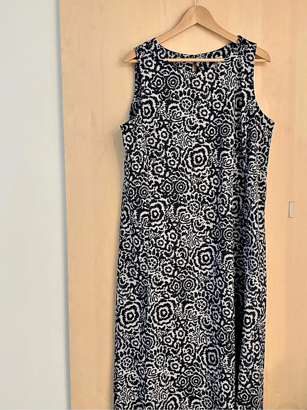 Rípskirt Floral Maxi Dress in Black & White Like New